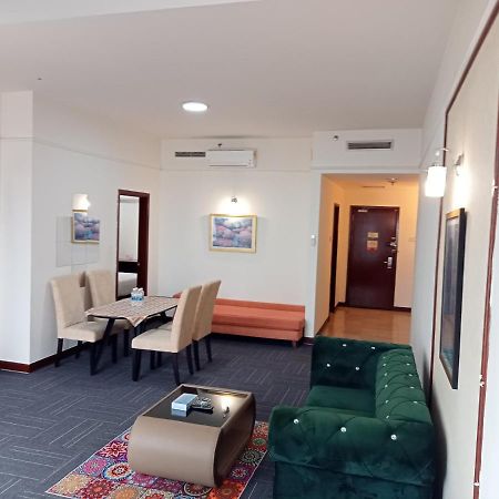 Town Place Apartments At Times Square Kl 쿠알라룸푸르 외부 사진